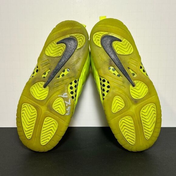 Toddlers NIKE Little Posite One Volt Sneakers / Size 9C - Picture 7 of 9